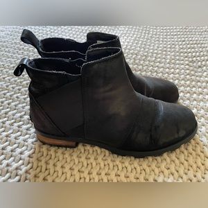 Sorel black leather boots